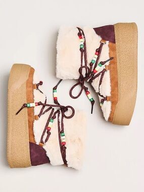 BC Footwear by Seychelles Sitka Beaded Laces Boots New!